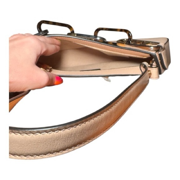 Fendi light rose leather O’lock swing shoulder bag. - Picture 4 of 5